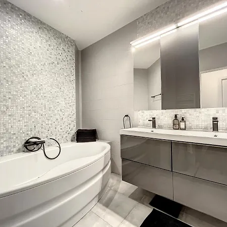 George V : Exclusivite De Prestige Bed & Breakfast Paris