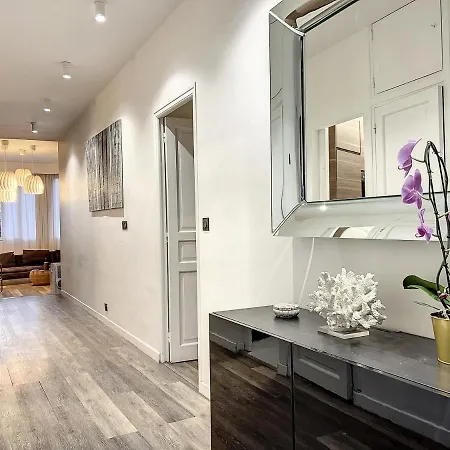 George V : Exclusivite De Prestige Bed & Breakfast Paris