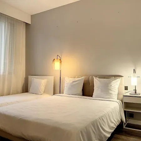George V : Exclusivite De Prestige Bed & Breakfast